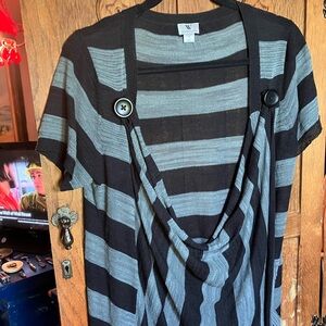 Worthington Large unique striped top with big usable buttons
